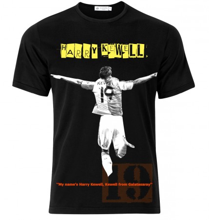 Parçalı forma ile Harry Kewell T-shirt'ü.